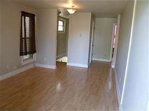 2nd image of 1423 E Market St