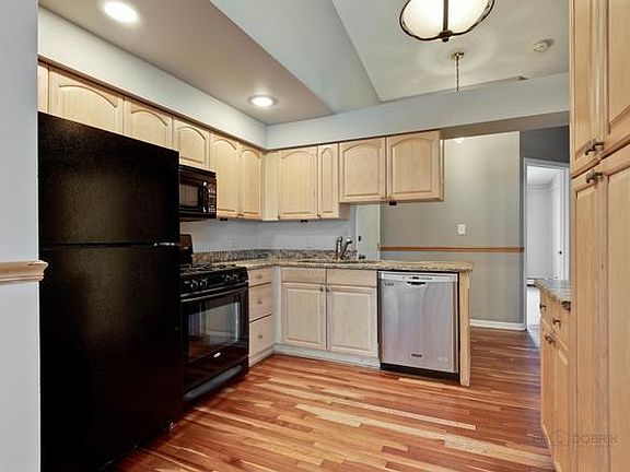 5th image of 13 Cedar Ct APT 10