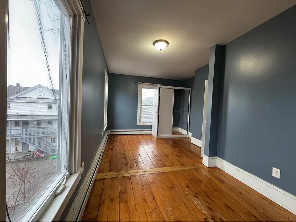 3 bed, 2240 sqft, $2,500 — Photo 3