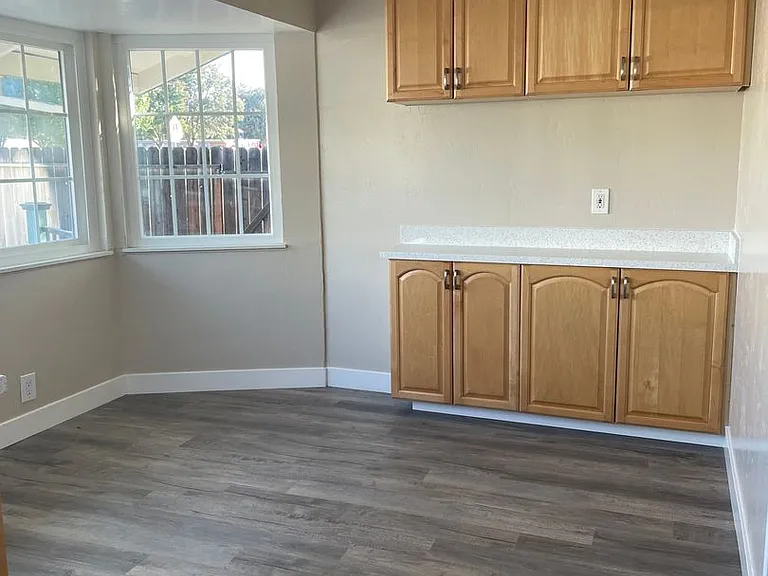 501 Marbella Ln — Photo 7