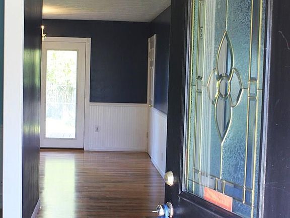4th image of 2411 Mesa St