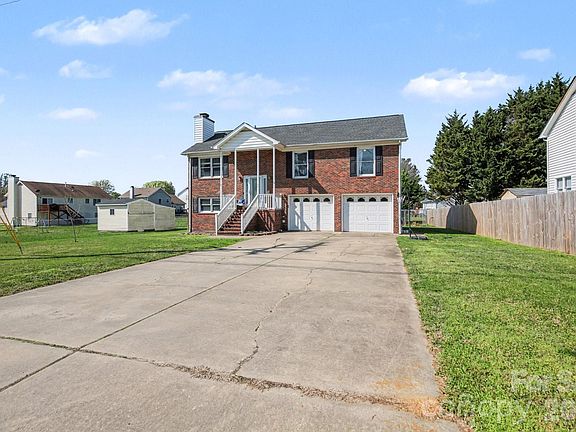 3rd image of 3904 Riverdale Rd