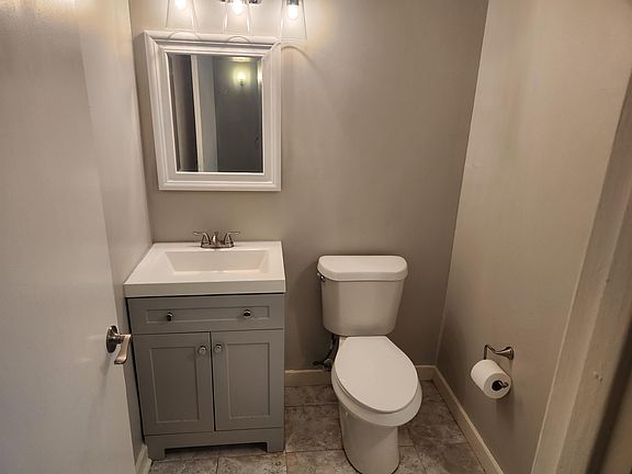 5th image of 203 E Rosewood Ave #11200300