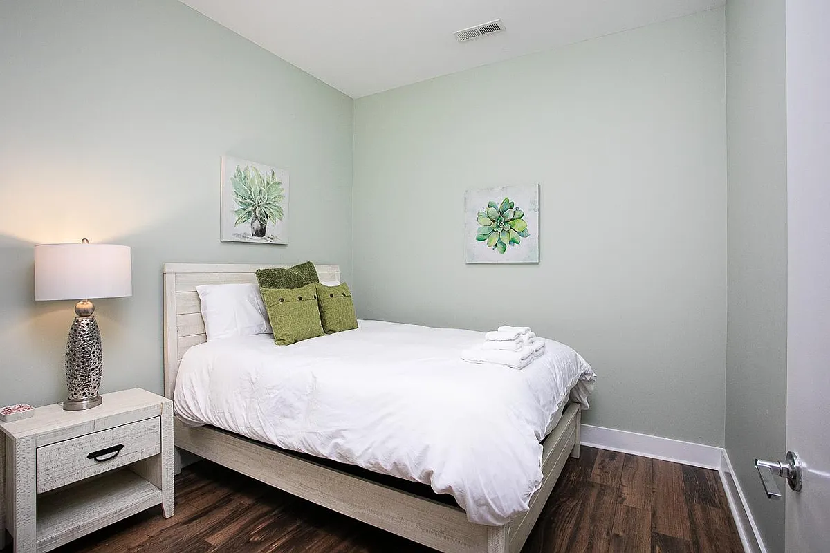 Building Photo - 1000 Brookside Dr #203
