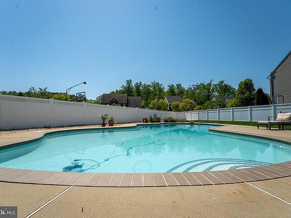 4th image of 1294 Anglesey Dr