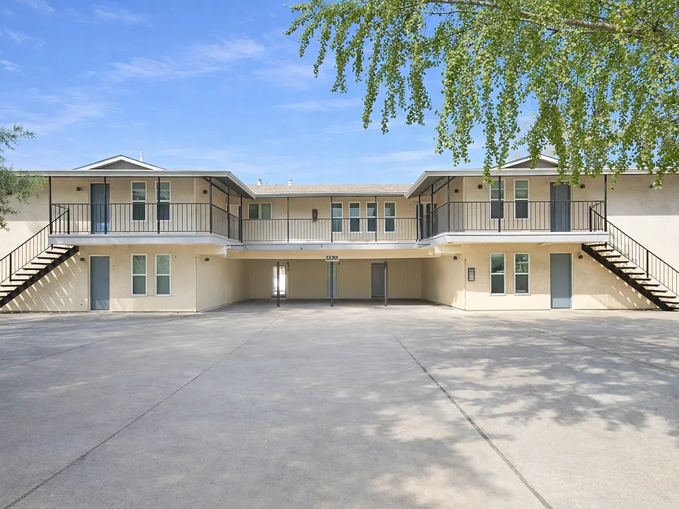728 W Sacramento Ave