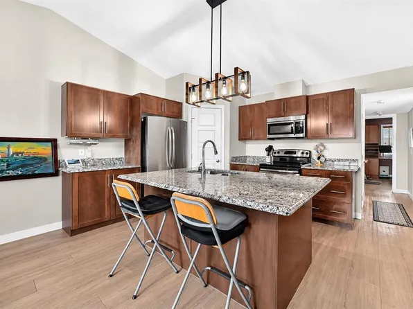 2781 S Chinook Winds Dr SW #1203, Airdrie, AB T4B 3S5