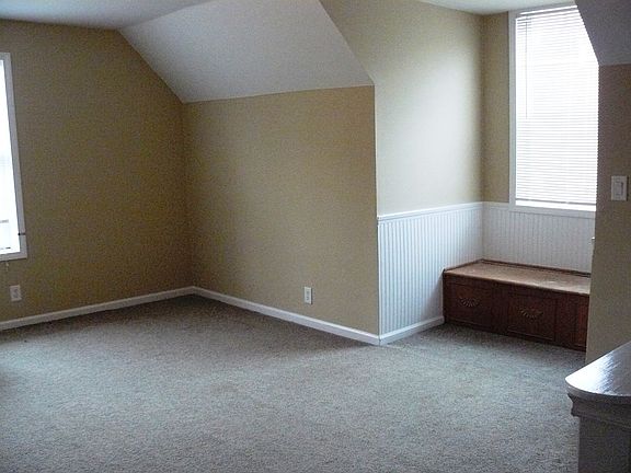 5th image of 8910 Mercia Ave