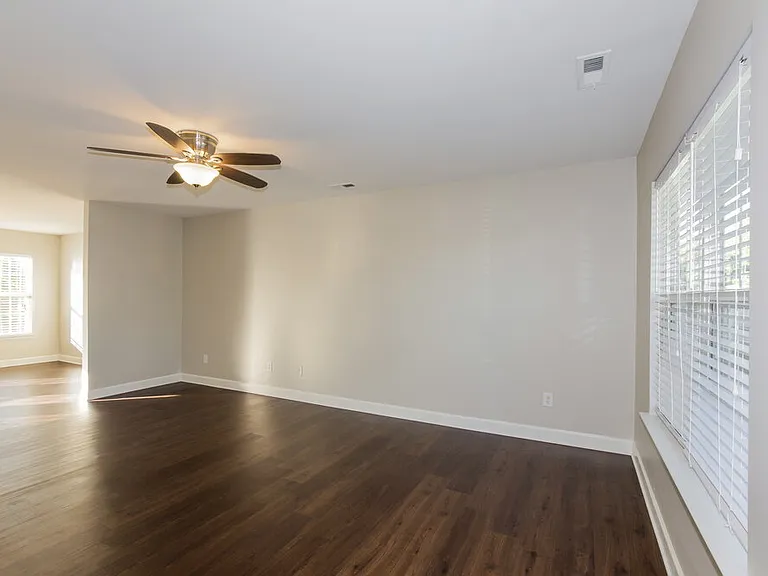 1041 Ramsgate Dr SW — Photo 2