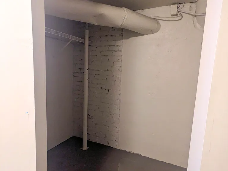 Room E Closet