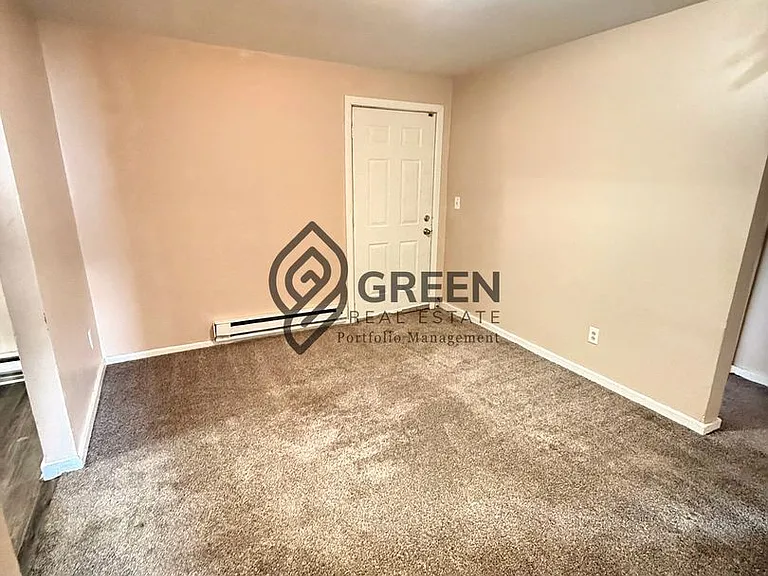 294 N Greenwood Ave — Photo 3