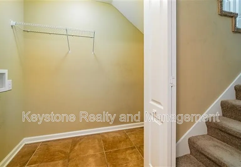 1721 Thistlewood Dr #C — Photo 8
