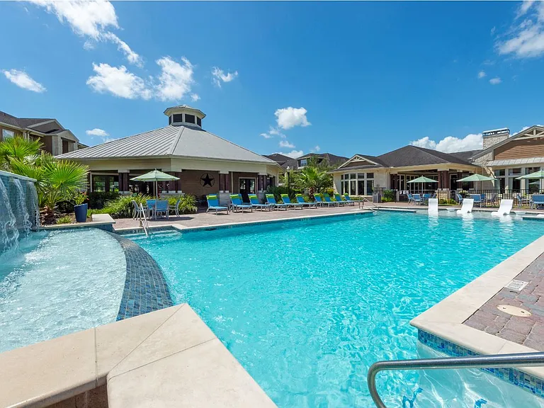 Oak Park Trails Overall Pool View