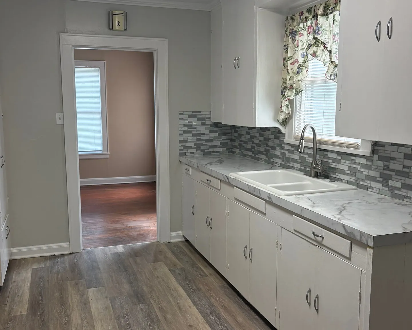 3 bed, 1.5 bath, 1700 sqft, $1,000 — Photo 1