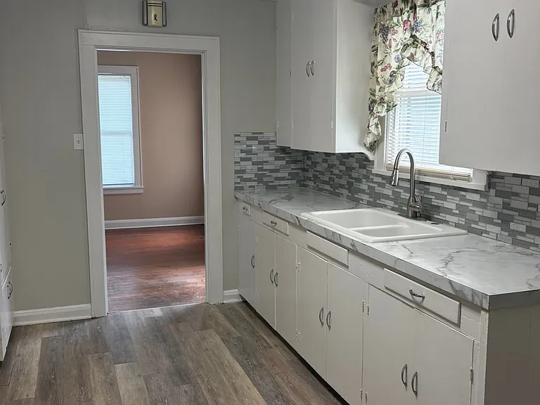 1402 Glen Oak Pl — Photo 1