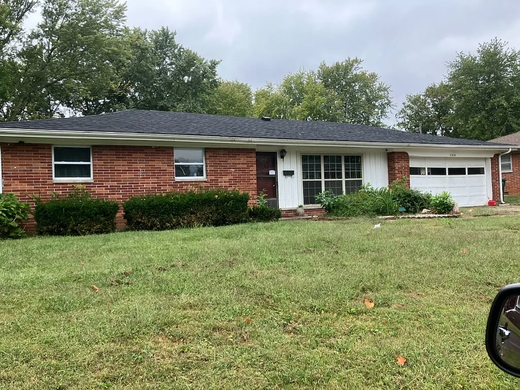 109 Chevy Chase Dr photo 1