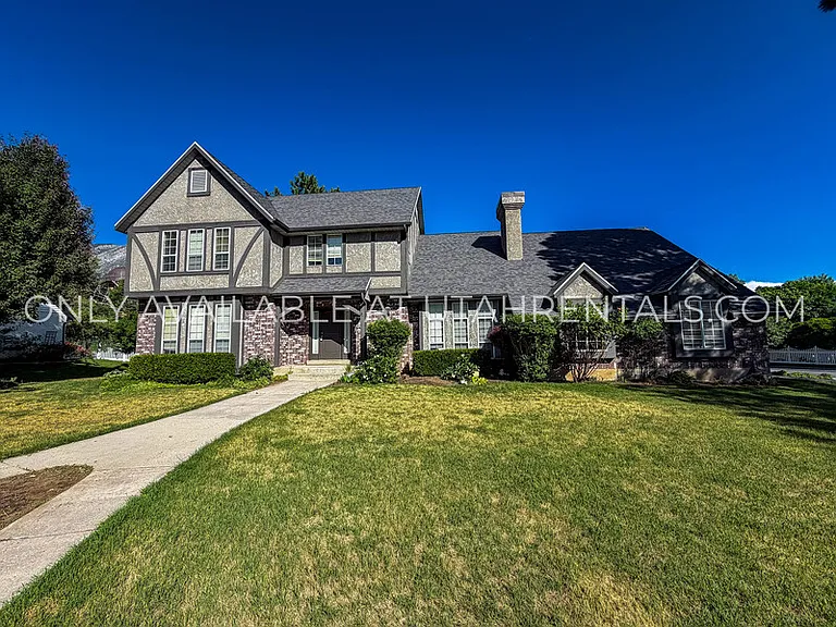 960 N Eastview Dr — Photo 3