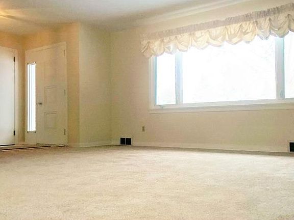 2nd image of 4933 Simmons Cir