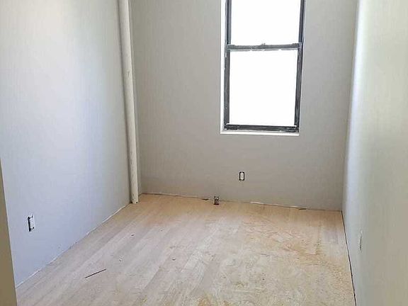 5th image of 307 12th St APT 6