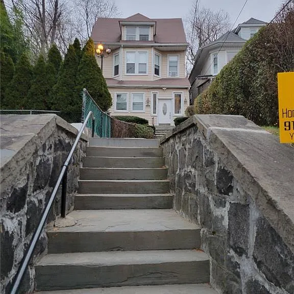 412 Warburton Ave #3 — Photo 2