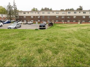 34 Padanaram Rd #34, Danbury, CT 06811