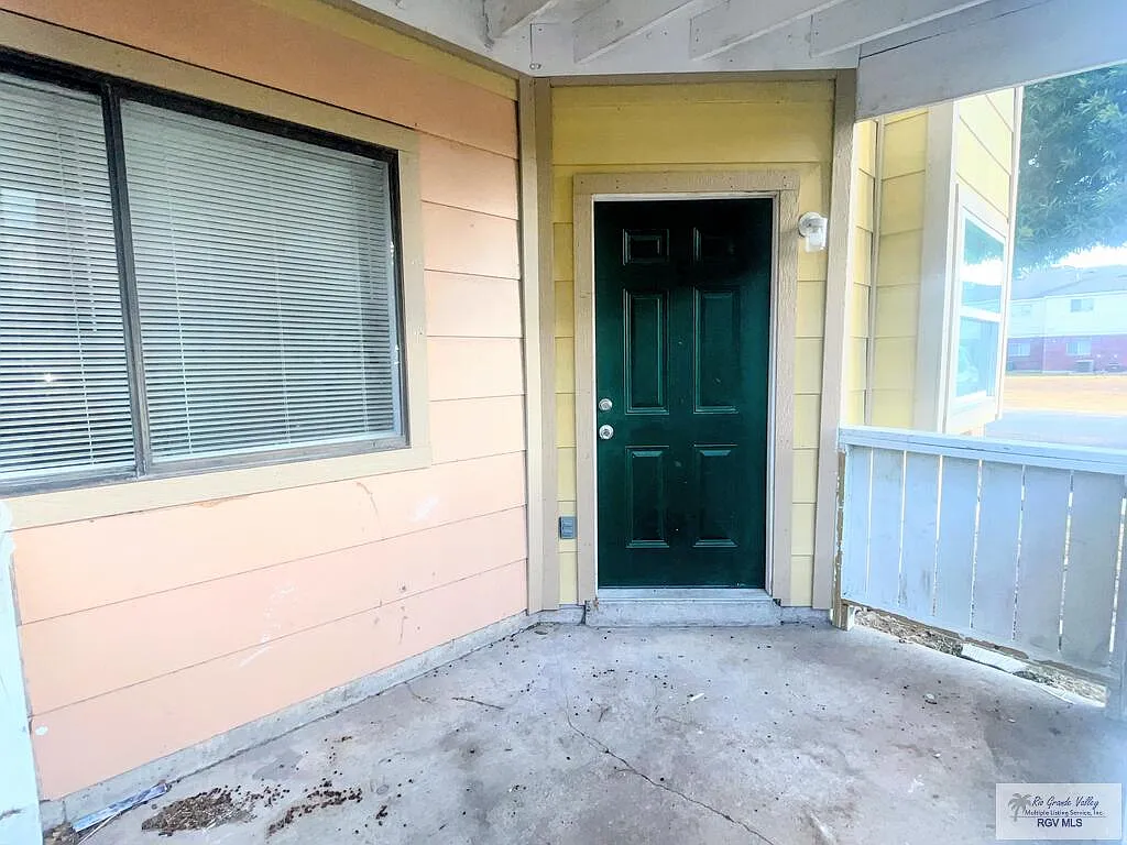 2 bed, 1.0 bath, 900 sqft, $775 — Photo 3