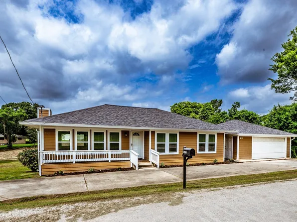 280 Crestmont St, Pointblank, TX 77364