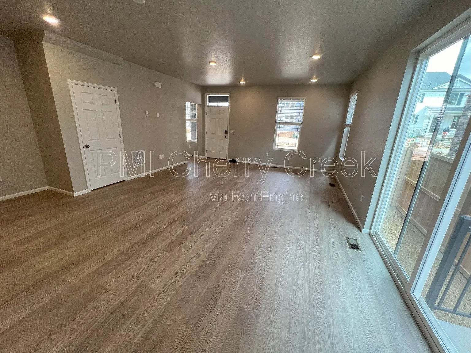 3 bed, 2.5 bath, 1577 sqft, $2,800 — Photo 4