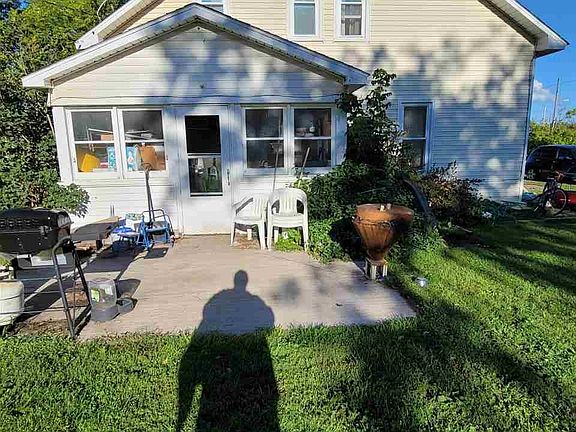 4th image of 2539 Railroad St