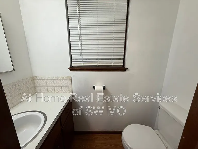 605 W Bluegrass Rd — Photo 9
