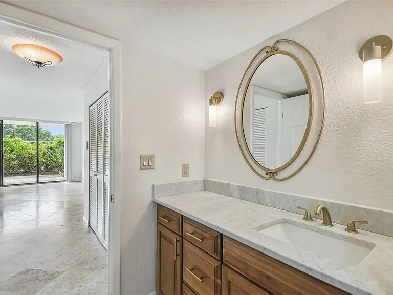 100 Oakmont Ln #106 — Photo 40