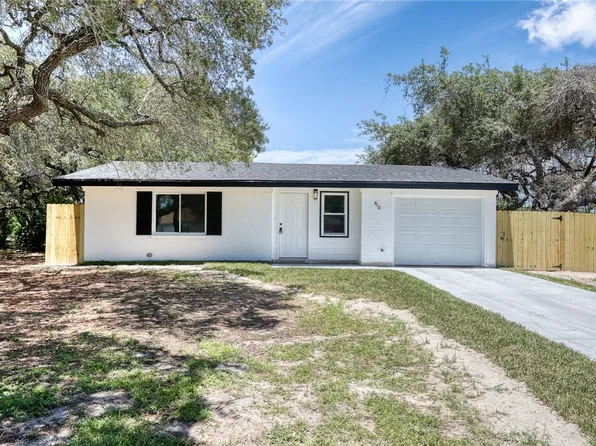 612 S 9th St, Aransas Pass, TX 78336