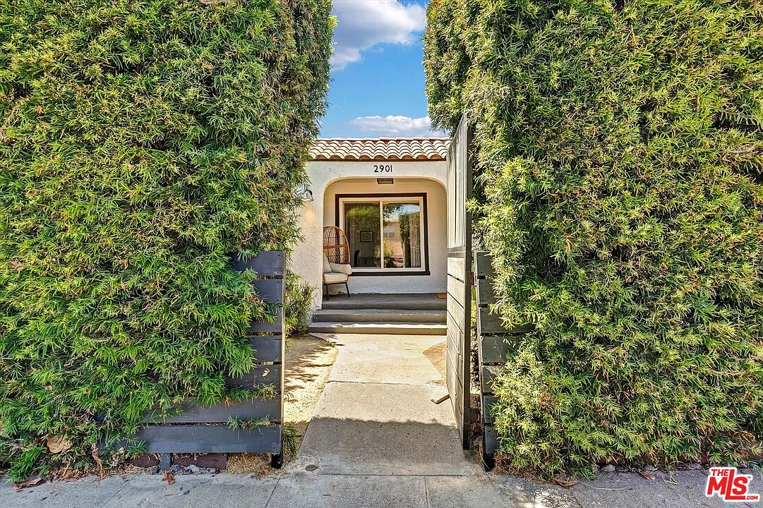 2 bed, 2.0 bath, 938 sqft, $3,750 — Photo 1