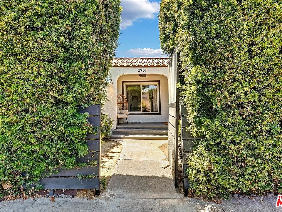 2901 S Redondo Blvd