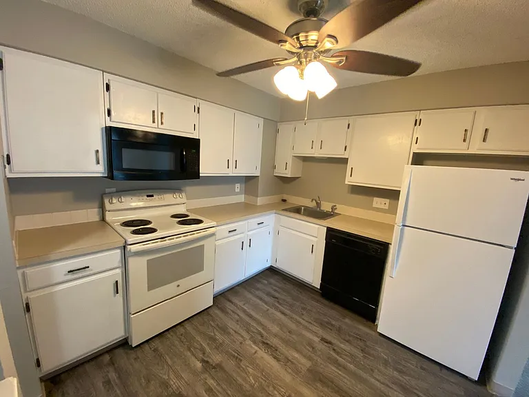 Parkview Apartments — Photo 25