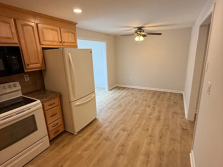 1 Barrington Dr #B — Photo 9