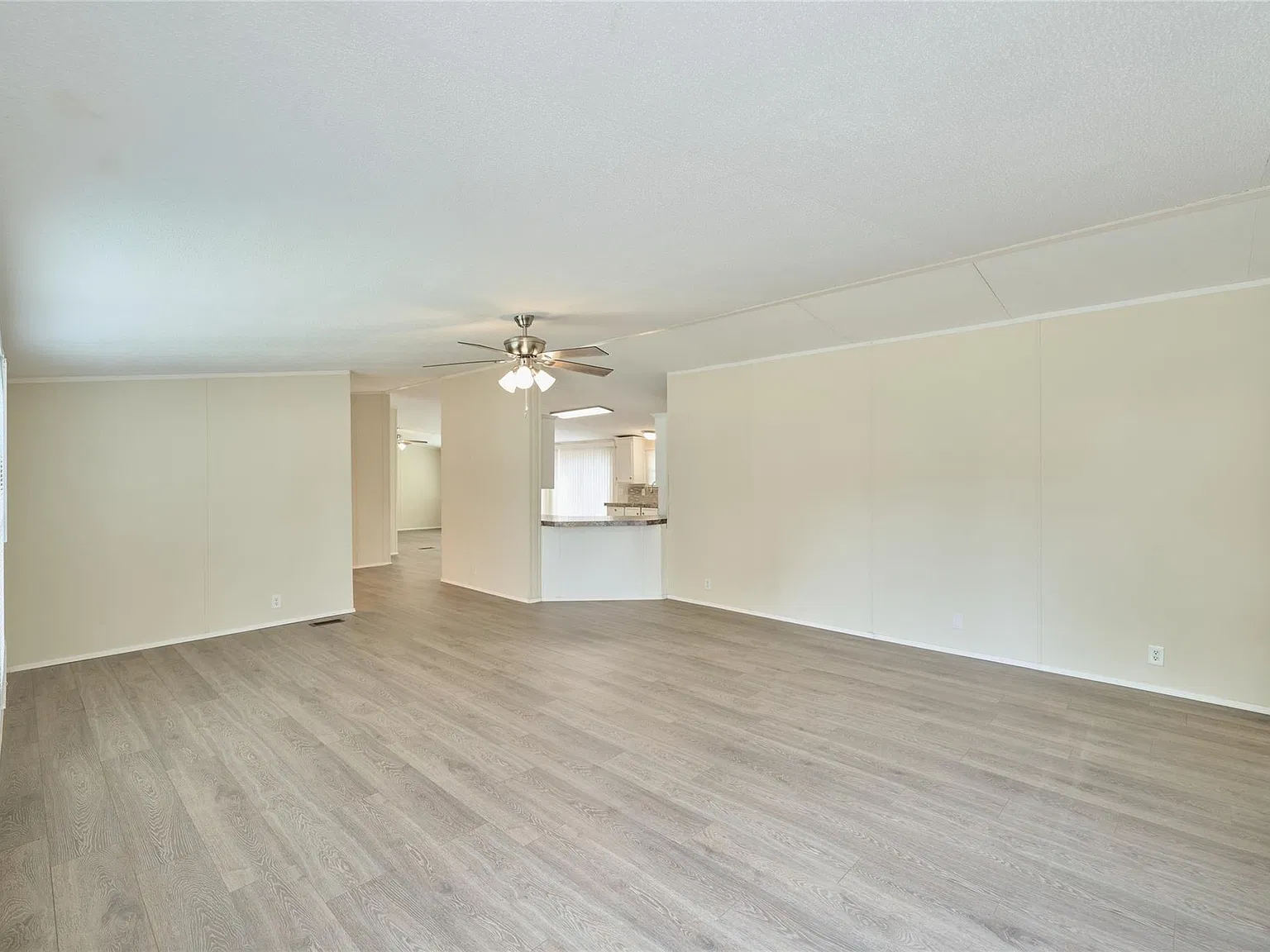 4 bed, 2.0 bath, 2128 sqft, $1,550 — Photo 2