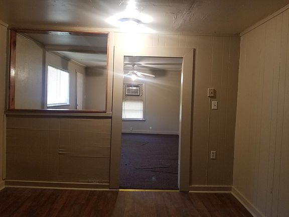 3rd image of 709 Melrose St