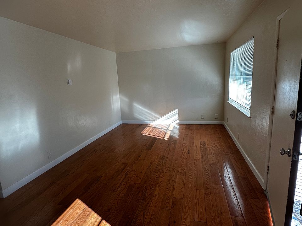 1st image of 3070 Moorpark Ave #10