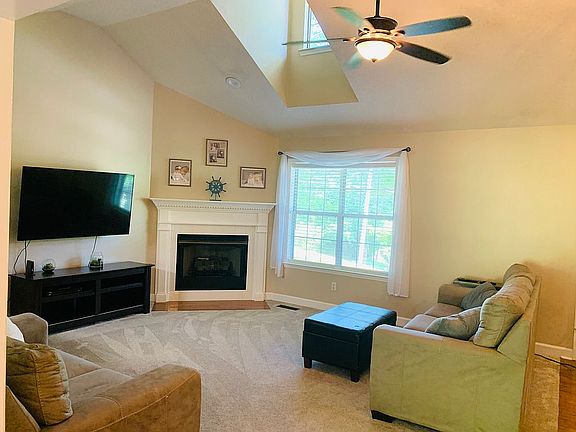 2nd image of 6118 Sasha Ln