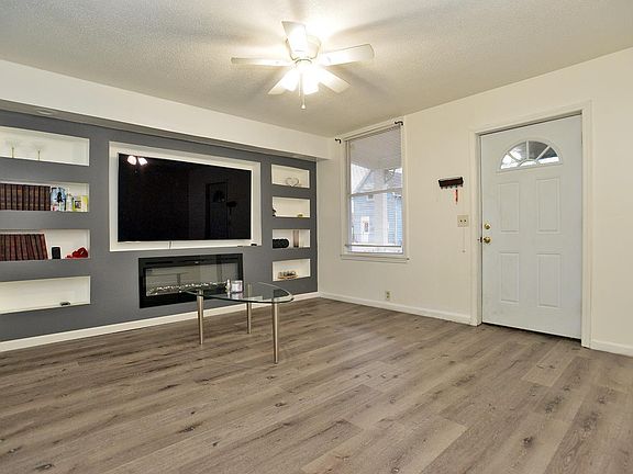 4th image of 3981 Schiller Pl