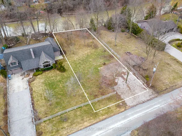 8419 Defore Dr, Lambton Shores, ON N0M 1T0