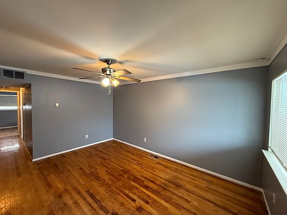 3rd image of 1373 Gregory Ave