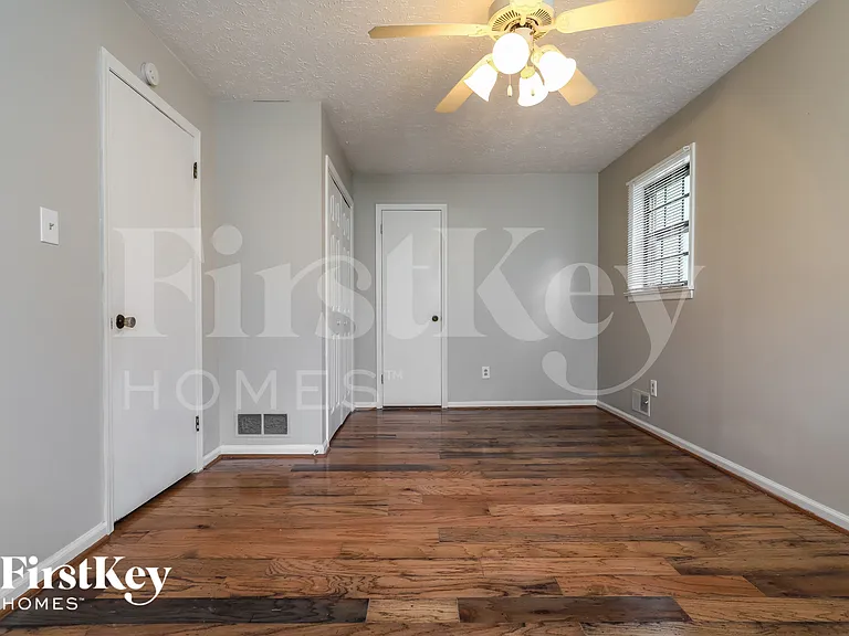 3704 Newport Dr — Photo 8
