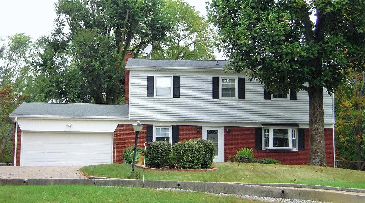 2530 N Breezewood Dr photo 1