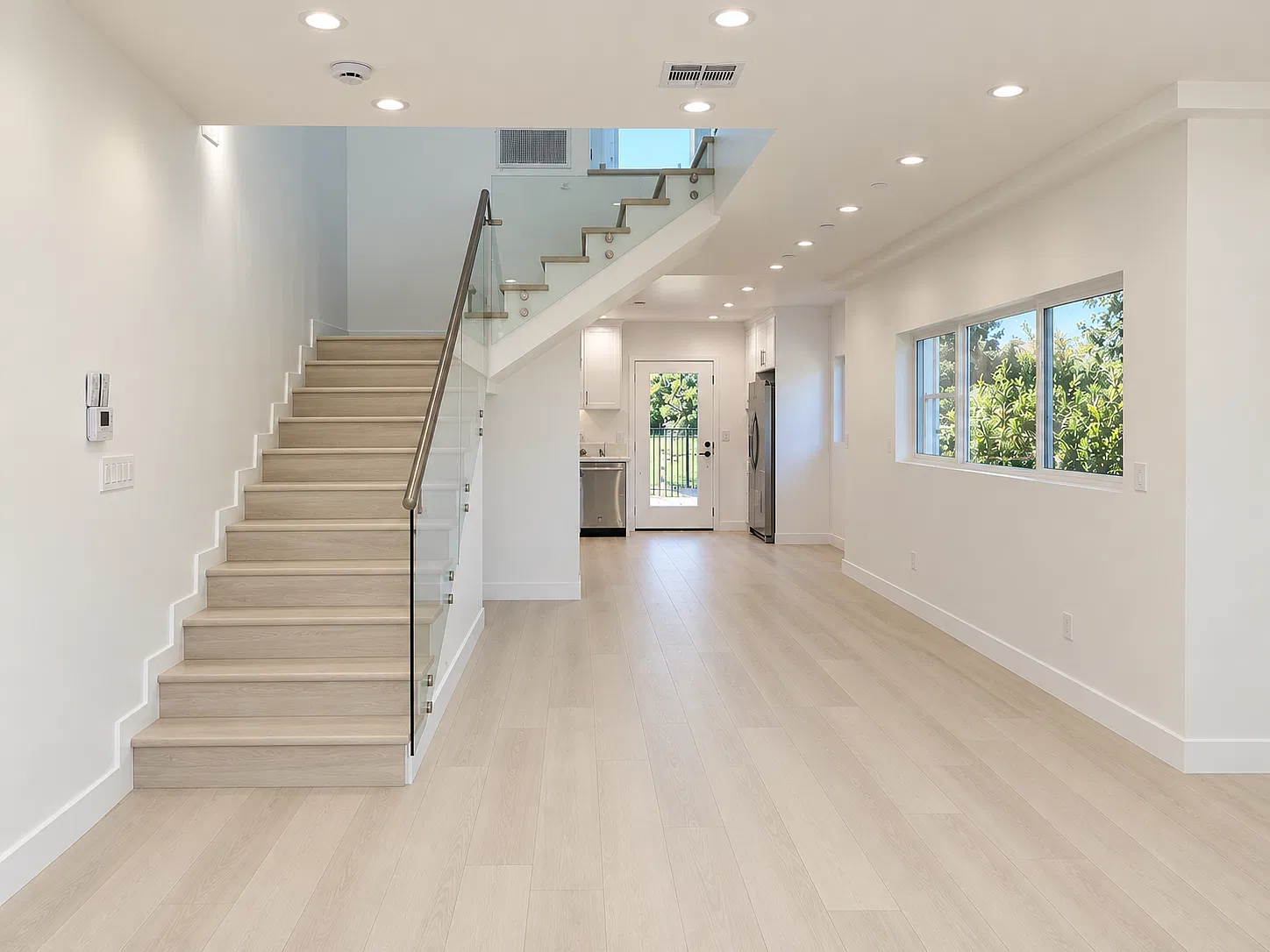 2 bed, 2.5 bath, 1200 sqft, $4,300 — Photo 3