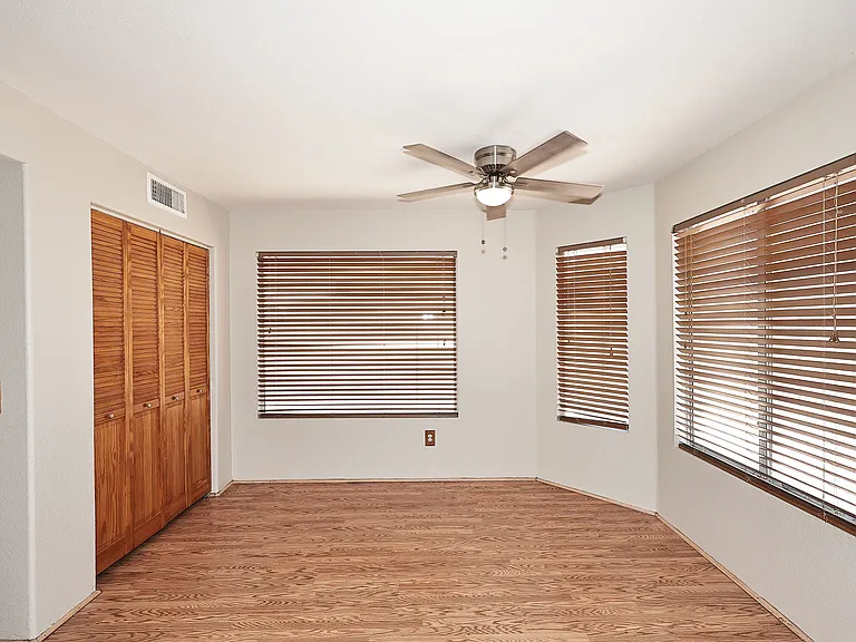 8935 W Windsor Ave — Photo 17