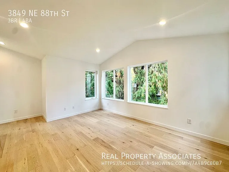 3849 NE 88th St — Photo 25