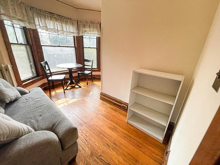 207 Kelvin Pl — Photo 2