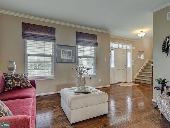 5th image of 101 Everett Ct
